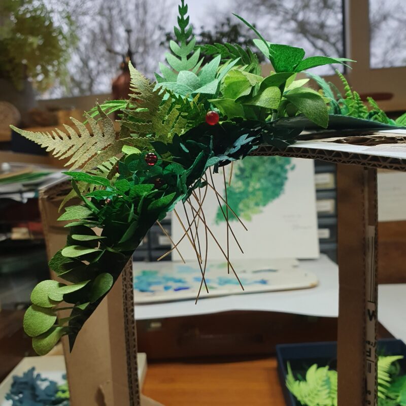 Broche épaule Jardins Suspendus en cours de fabrication dans l'atelier
